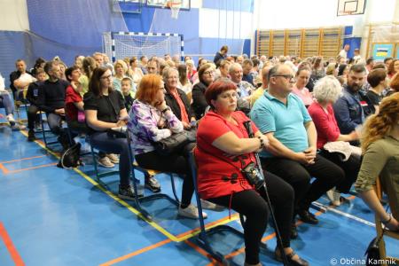 Otroci Osnovne šole Šmartno v Tuhinju z glasbo razpeli jadra (2)